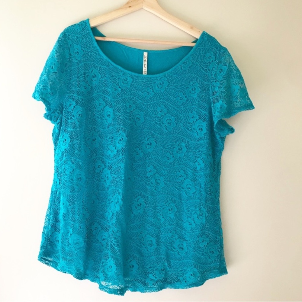 Leo & Nicole • Teal Lace Top